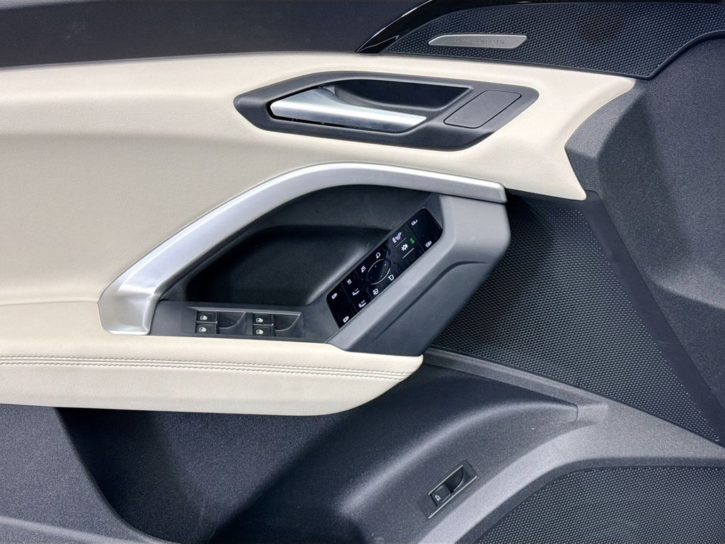 Thumbnail: 2025 Audi Q5 - 22