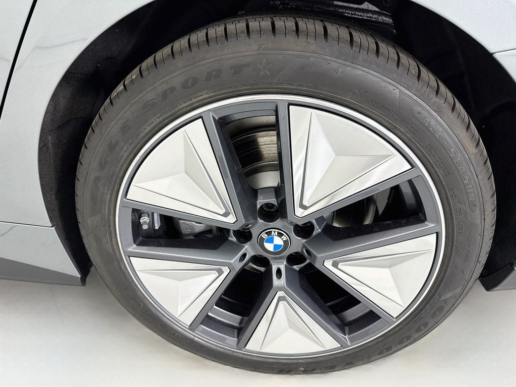 Thumbnail: 2026 BMW i4 - 30