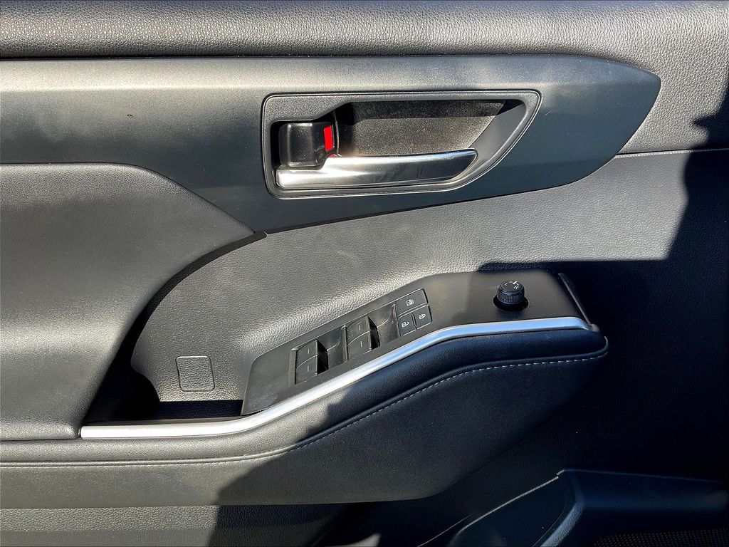 2021 Toyota Highlander — photo 39