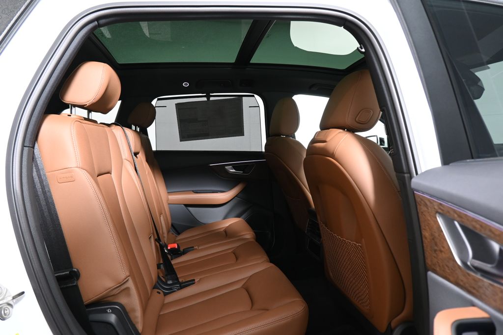 Thumbnail: 2026 Audi Q7 - 20