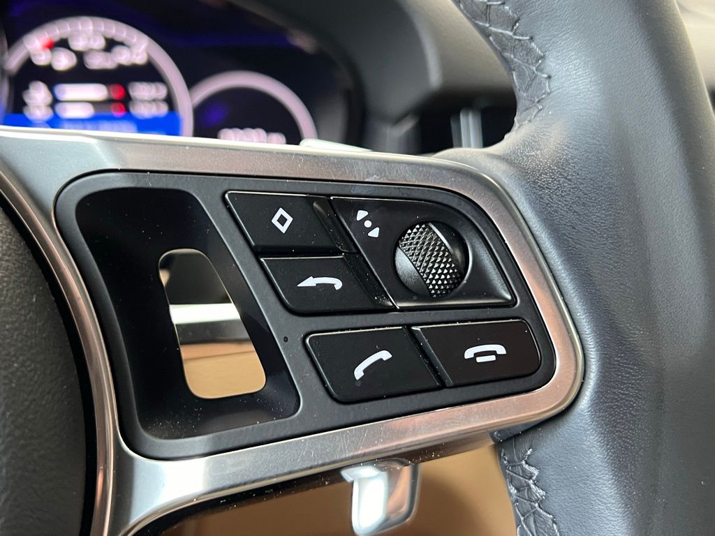Thumbnail: 2023 Porsche Cayenne - 8