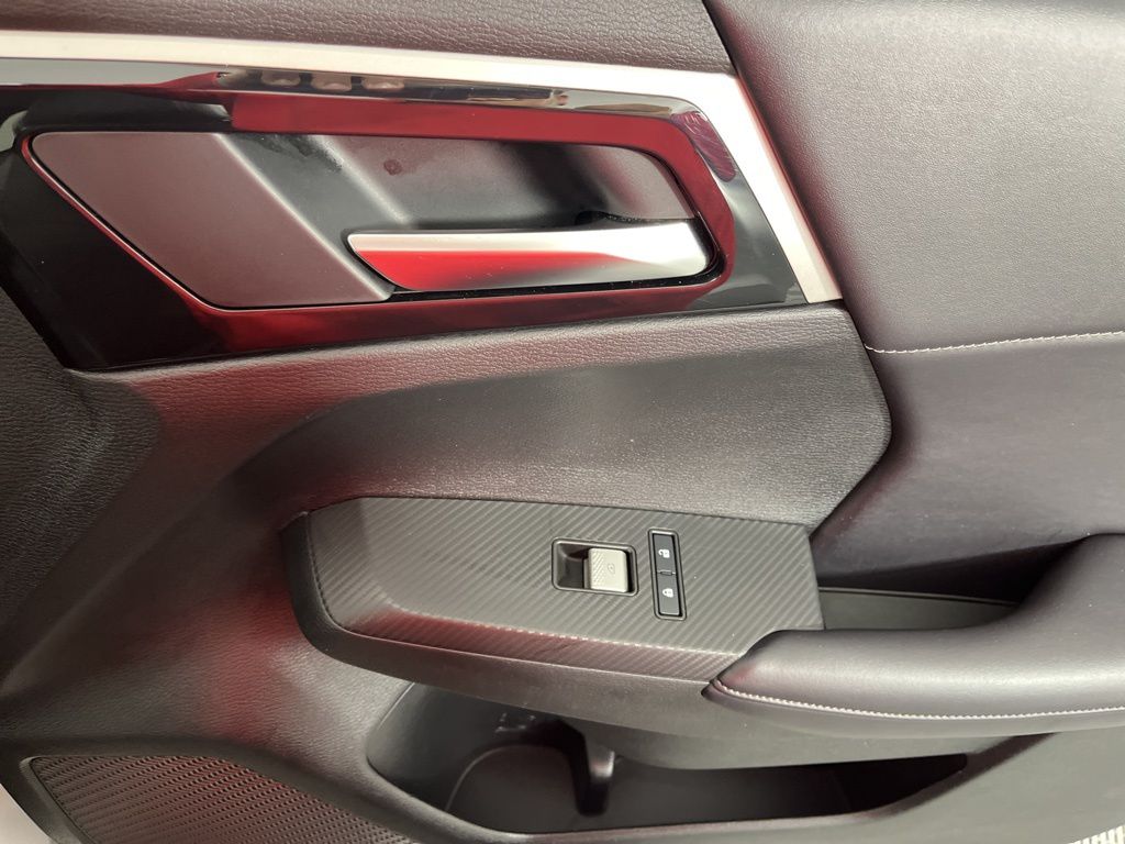 Thumbnail: 2024 Mitsubishi Outlander - 20