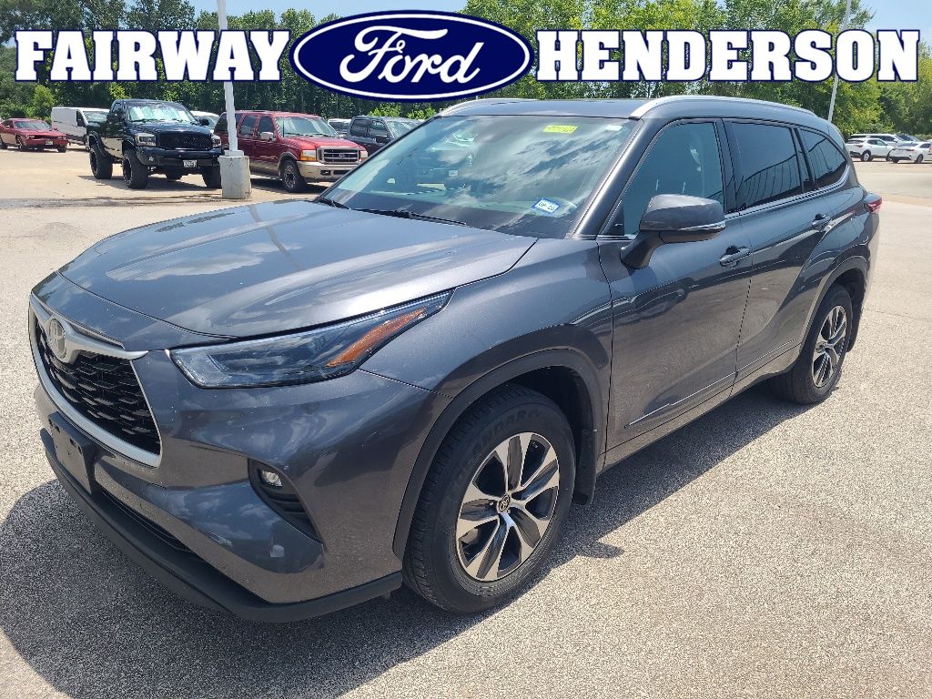 Magnetic Gray Metallic 2022 Toyota Highlander SUV / Crossover Front-Wheel Drive 8-Speed Automatic