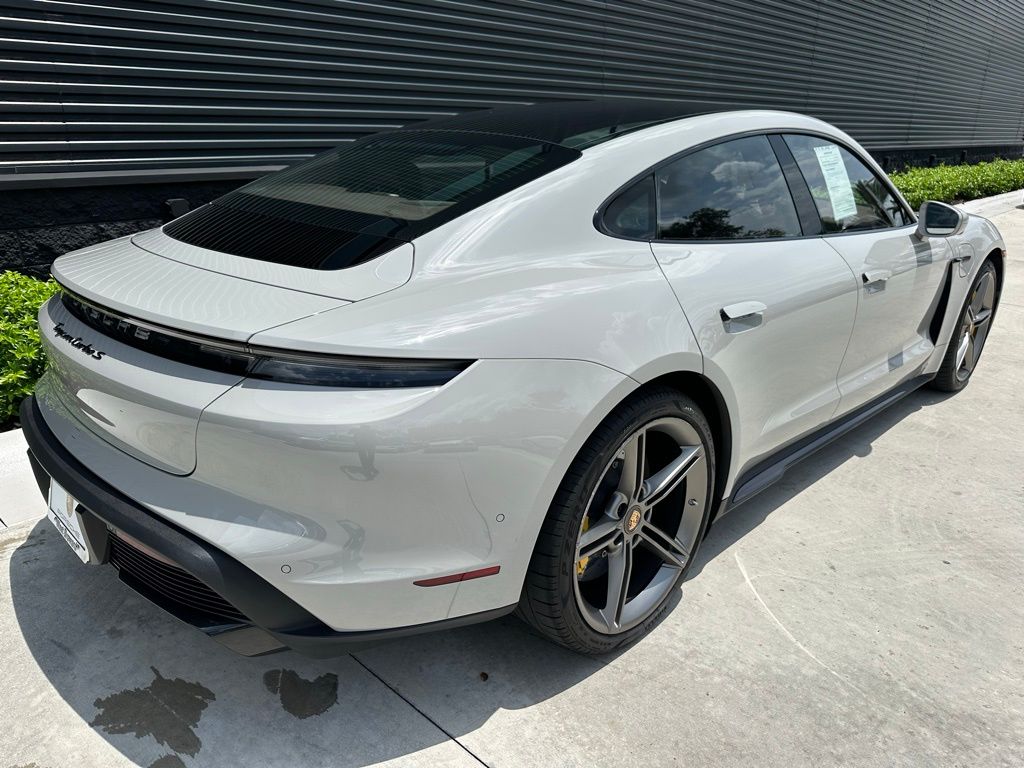 2024 Porsche Taycan Turbo 9