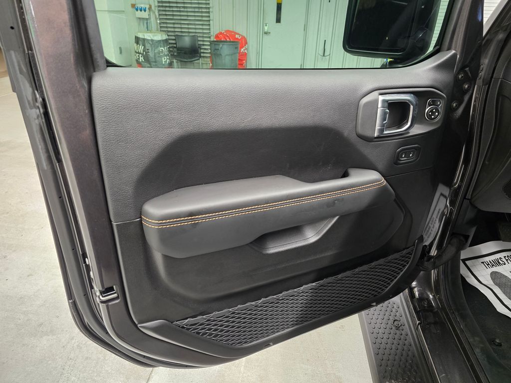 2025 Jeep Wrangler 4-Door Sahara - Photo 13