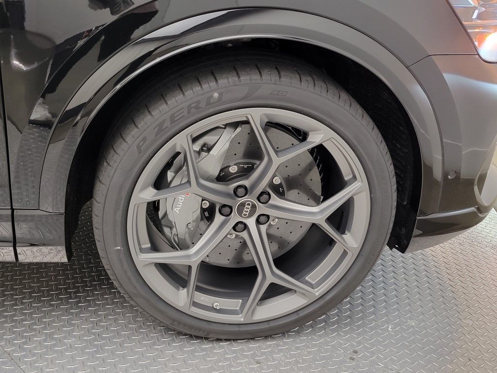 Thumbnail: 2026 Audi RS Q8 - 12