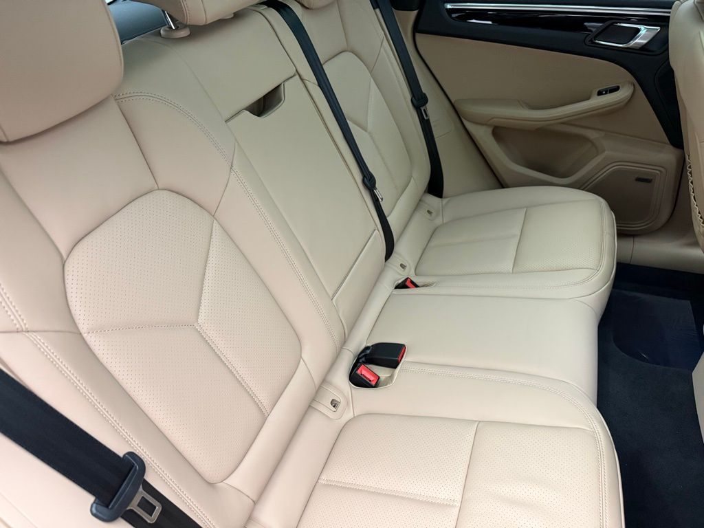 Thumbnail: 2026 Porsche Macan - 29