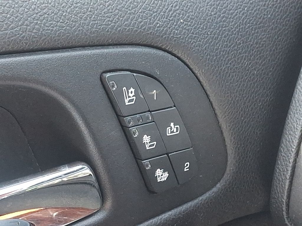 Thumbnail: 2012 Chevrolet Suburban - 26