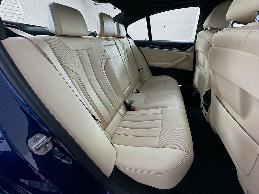 Thumbnail: 2023 BMW 5 Series - 28