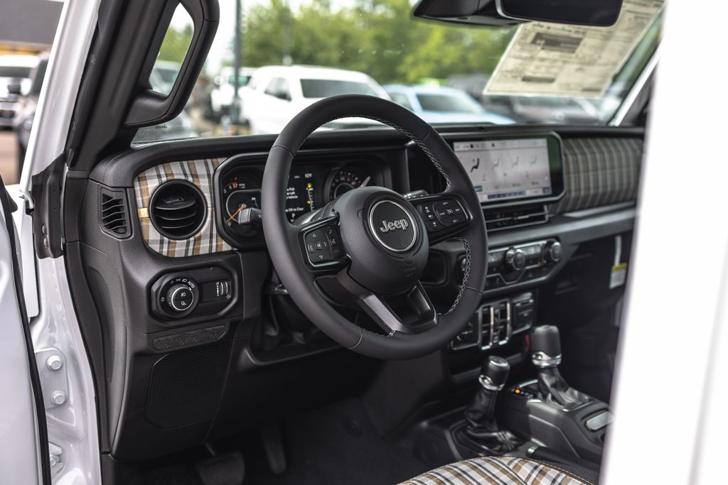2026 Jeep Gladiator 85th Anniversary Edition thumbnail 15