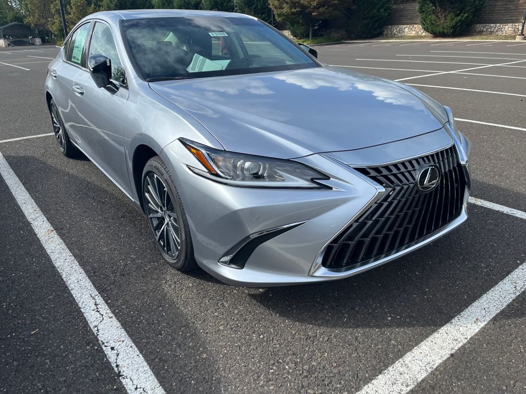 2025 Lexus ES 350 photo 4
