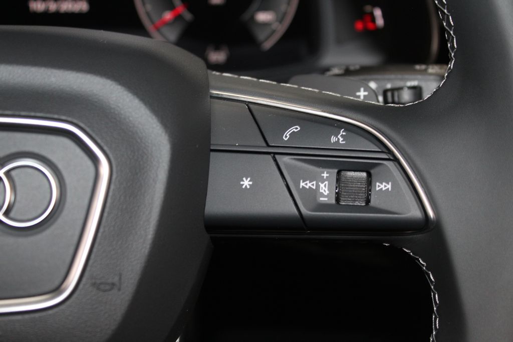 Thumbnail: 2026 Audi Q8 - 32