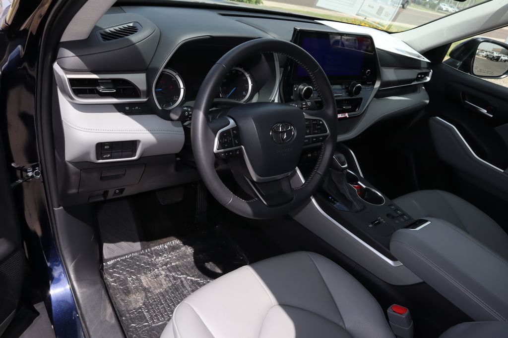 2025 Toyota Highlander XLE 9