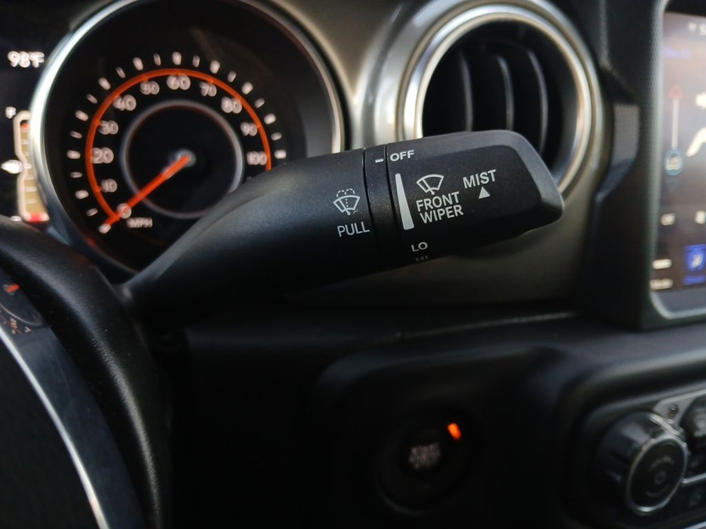Used Car 2023 Jeep Gladiator  Overland For Sale Under $35,000 In Austin, Texas