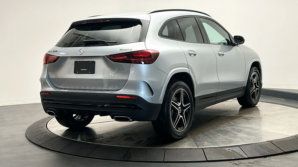 2025 Mercedes-Benz GLA 250 4MATIC 8