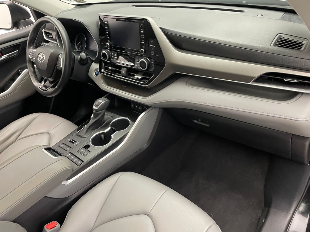 Thumbnail: 2021 Toyota Highlander - 16