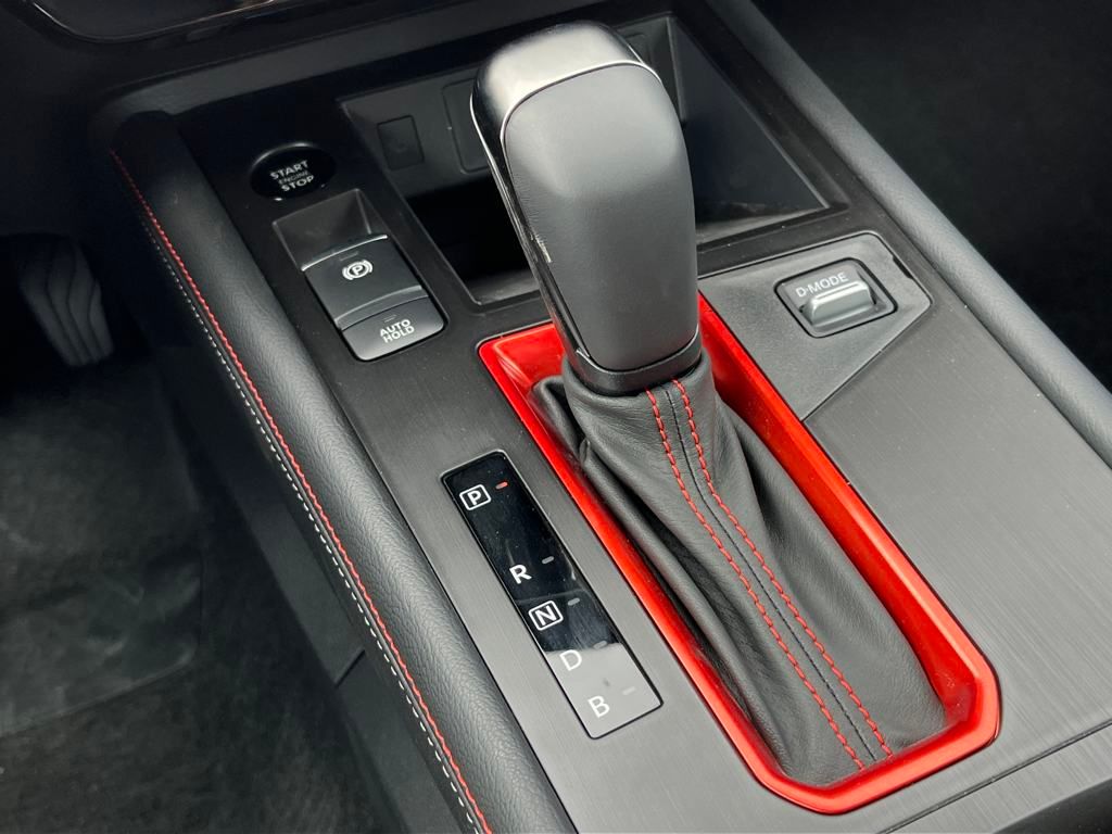 2025 Nissan Kicks SR photo
