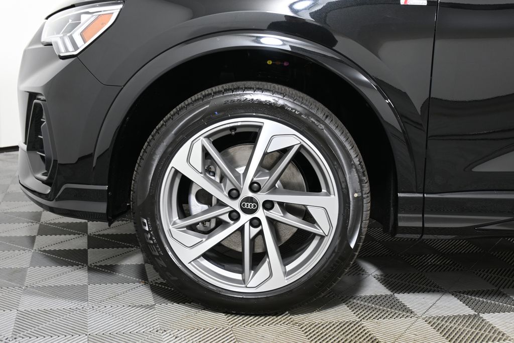 Thumbnail: 2025 Audi Q3 - 11