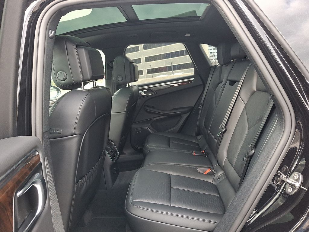 Thumbnail: 2026 Porsche Macan - 12