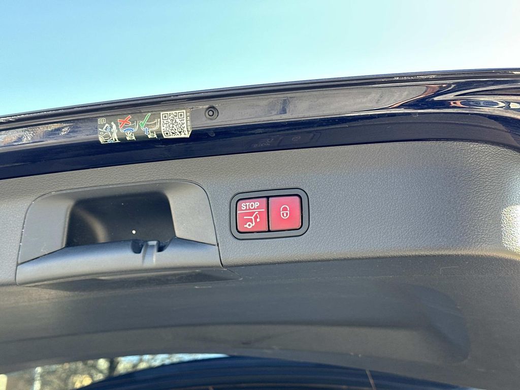 Thumbnail: 2022 Mercedes-Benz GLS - 30