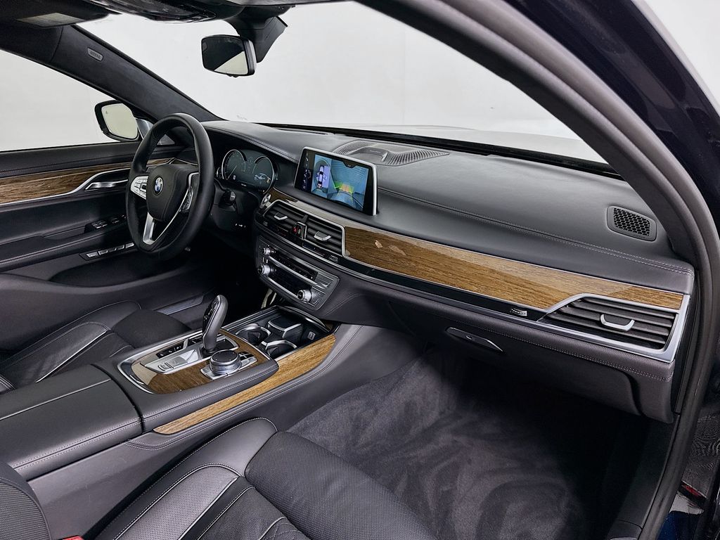 Thumbnail: 2016 BMW 7 Series - 30