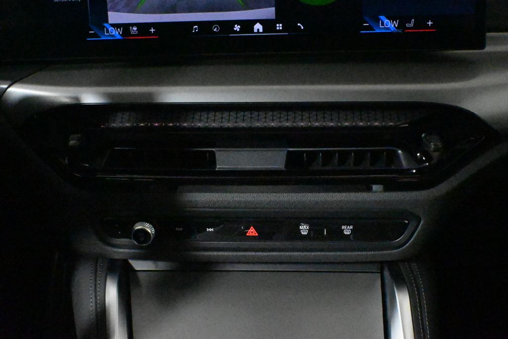 Thumbnail: 2025 BMW 2 Series - 24