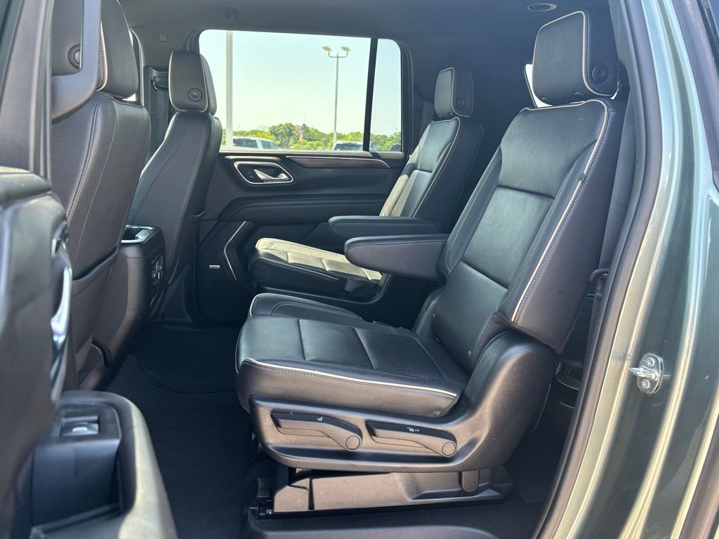2023 Chevrolet Suburban Premier photo