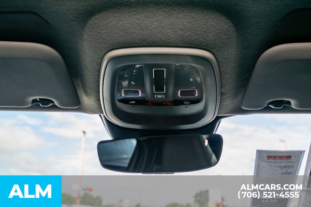 2023 Volvo XC40 Plus photo 19