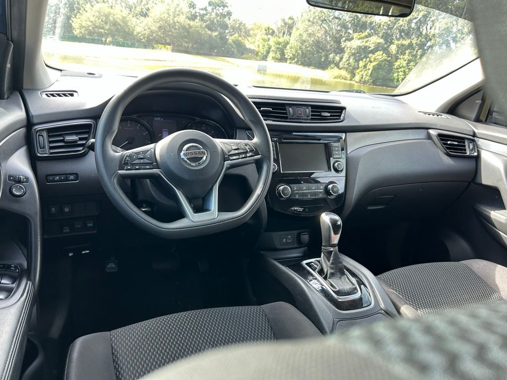 Thumbnail: 2020 Nissan Rogue Sport - 12