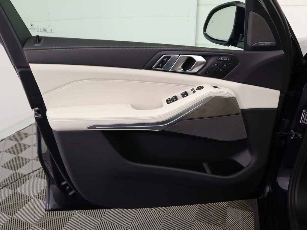 Thumbnail: 2026 BMW X7 - 26