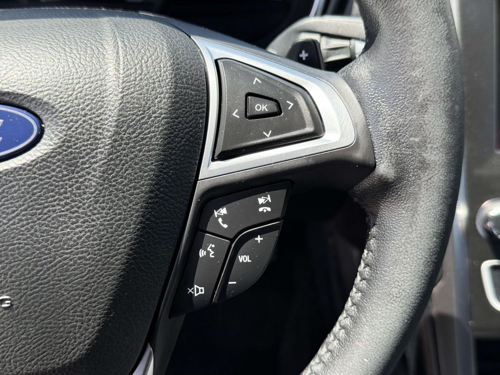Used 2018 Black Ford SE image 24