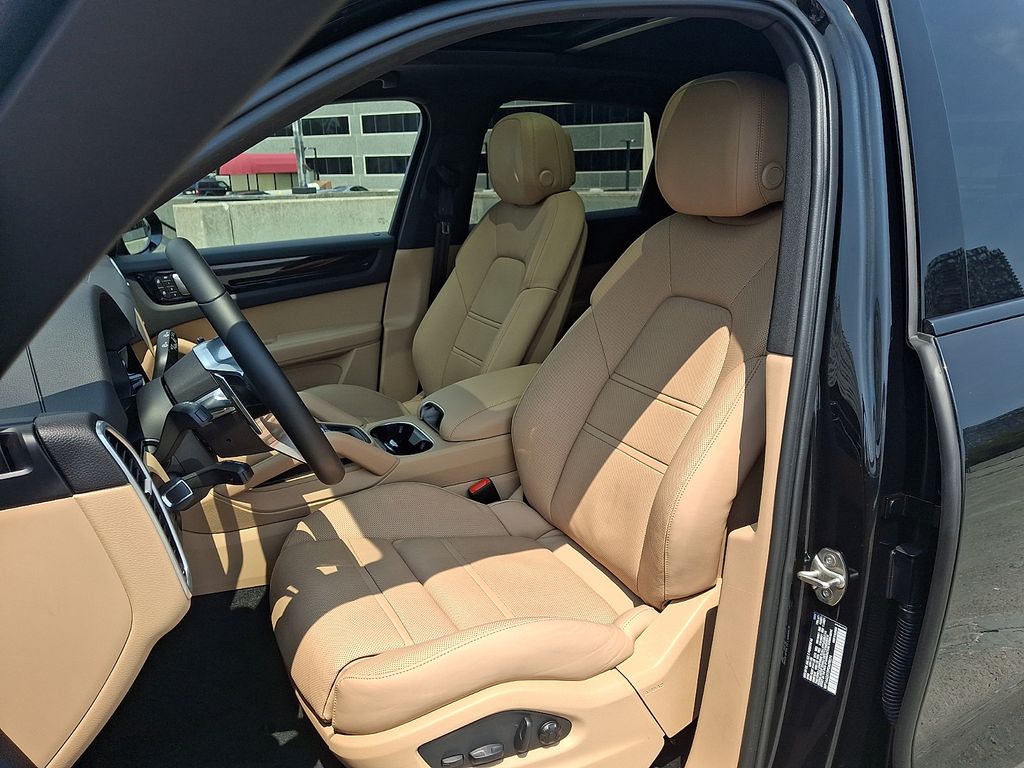 Thumbnail: 2023 Porsche Cayenne - 5