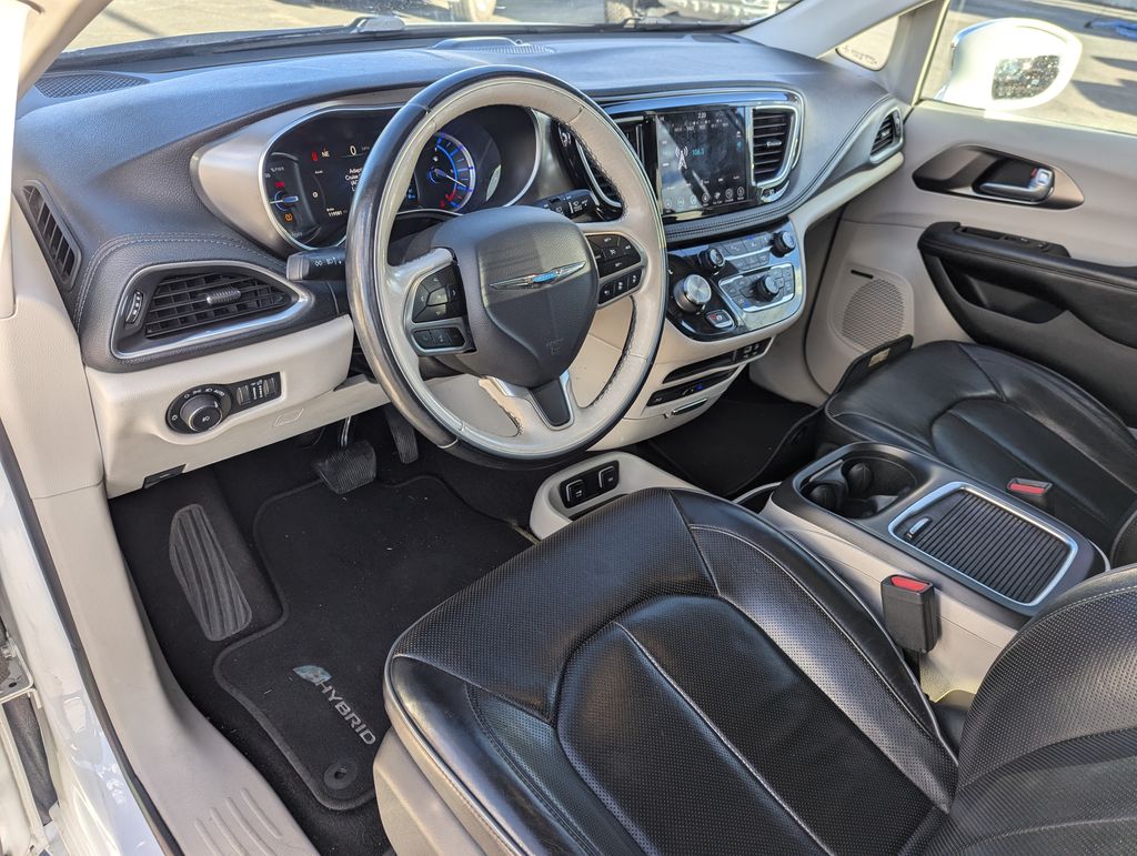 2018 Chrysler Pacifica Hybrid Limited 24