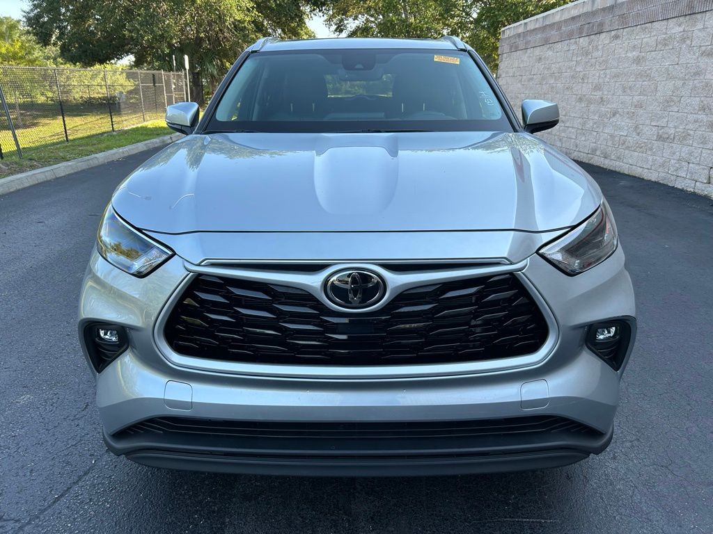 2022 Toyota Highlander XLE 8