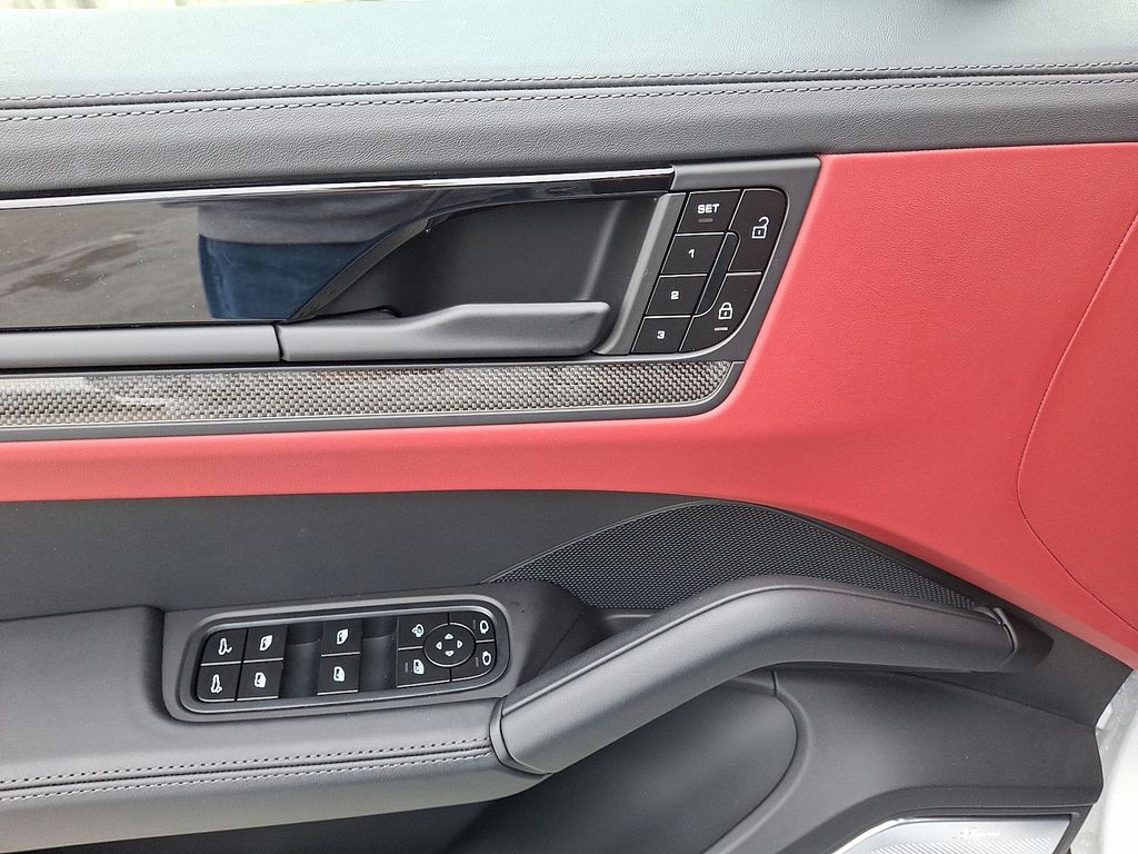 Thumbnail: 2026 Porsche Cayenne - 12