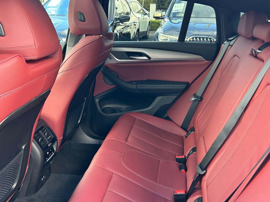 Thumbnail: 2025 BMW X4 - 29