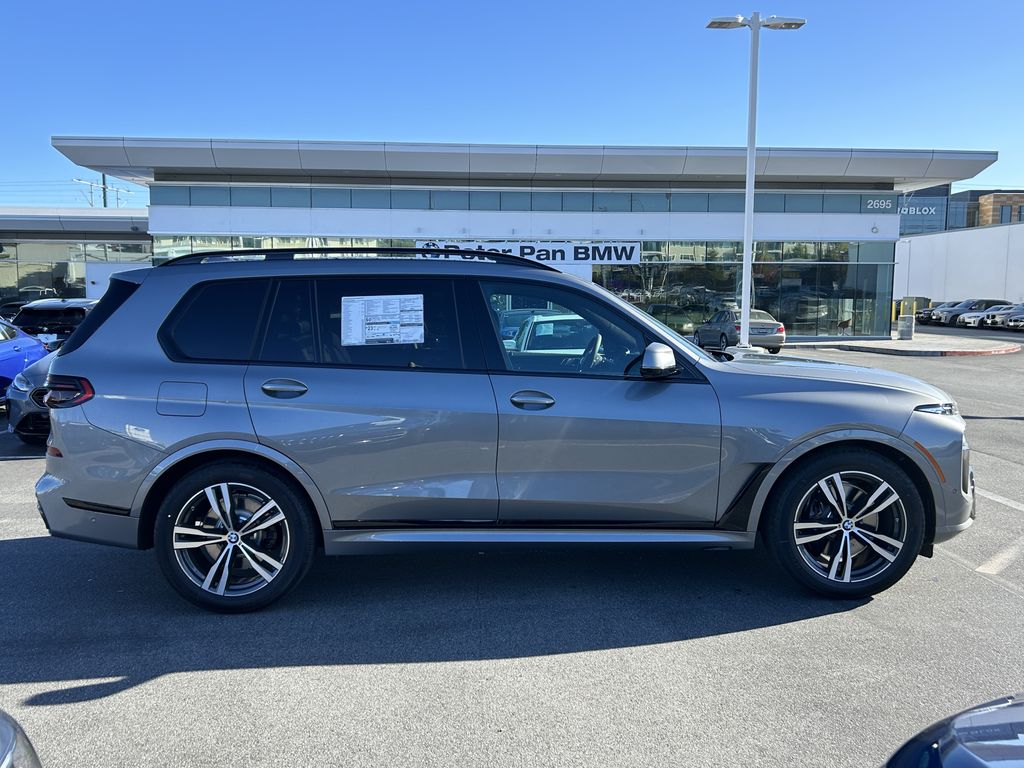 Thumbnail: 2026 BMW X7 - 6