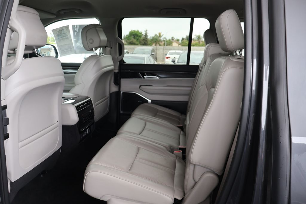 2022 Jeep Wagoneer Series III 24