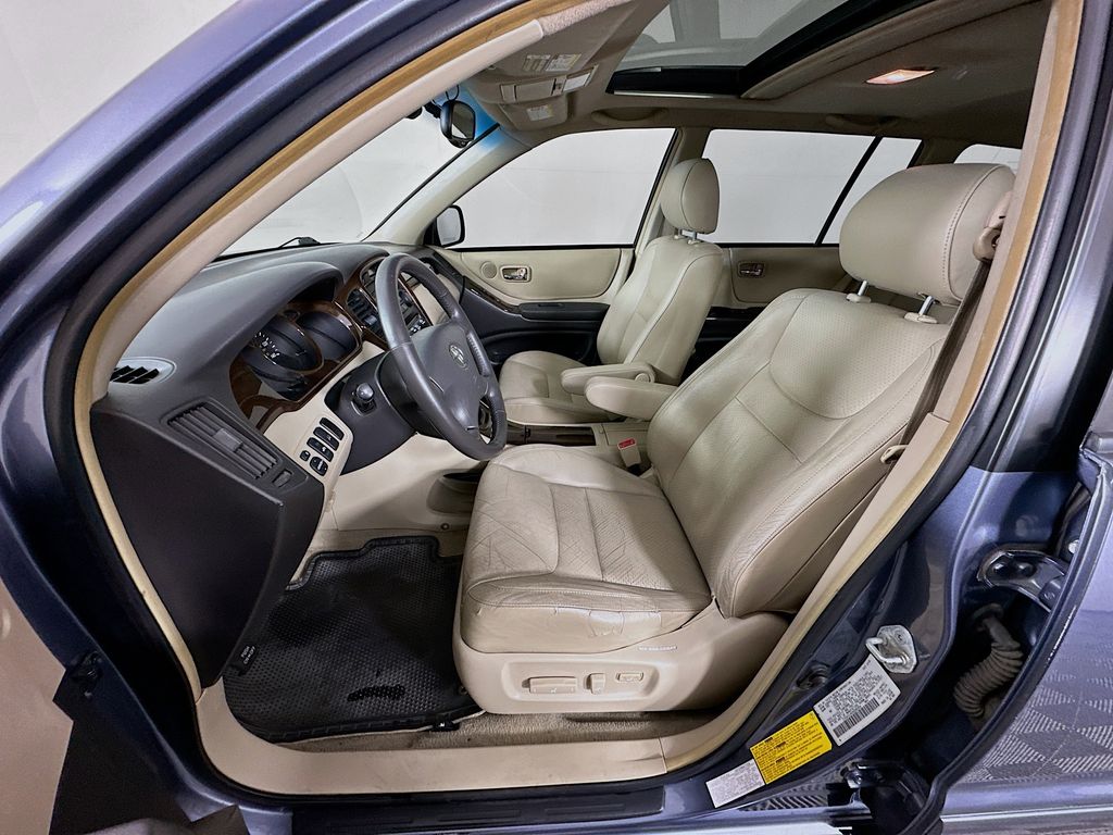 Thumbnail: 2003 Toyota Highlander - 19