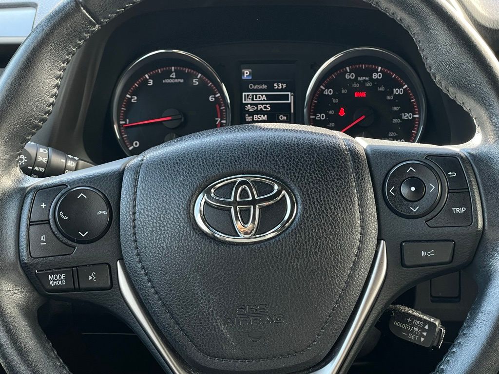 2017 Toyota RAV4 SE 11