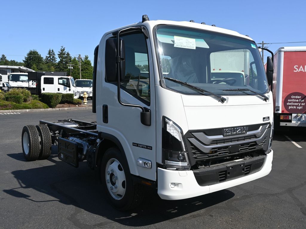 2025 Isuzu NPR XD 
