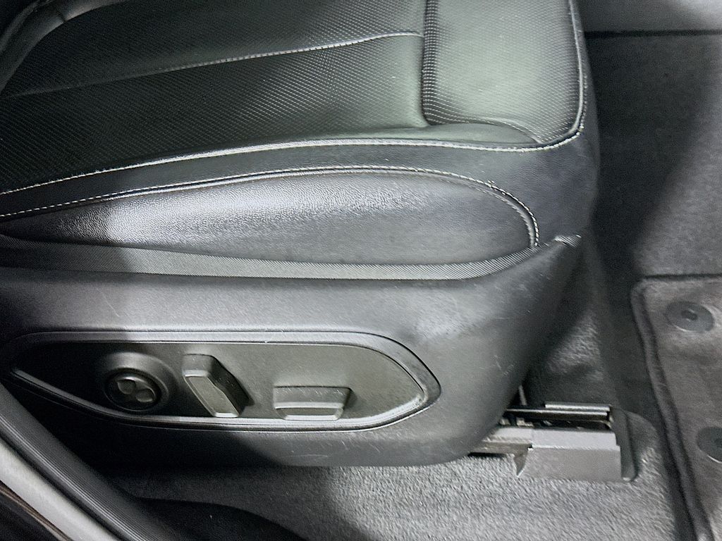 JeepGrand Cherokee L23