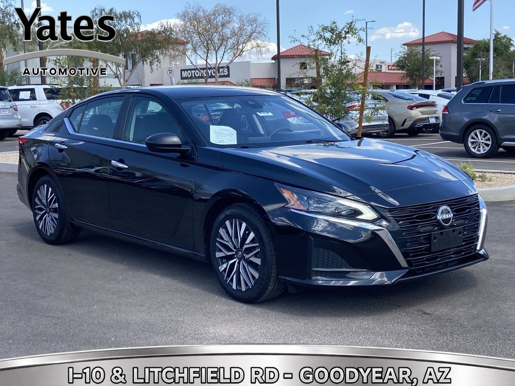 Super Black Clearcoat 2025 Nissan Altima Sedan Front-Wheel Drive Continuously Variable Transmission