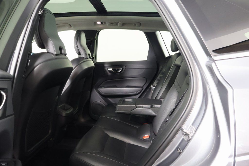 Thumbnail: 2019 Volvo XC60 - 11