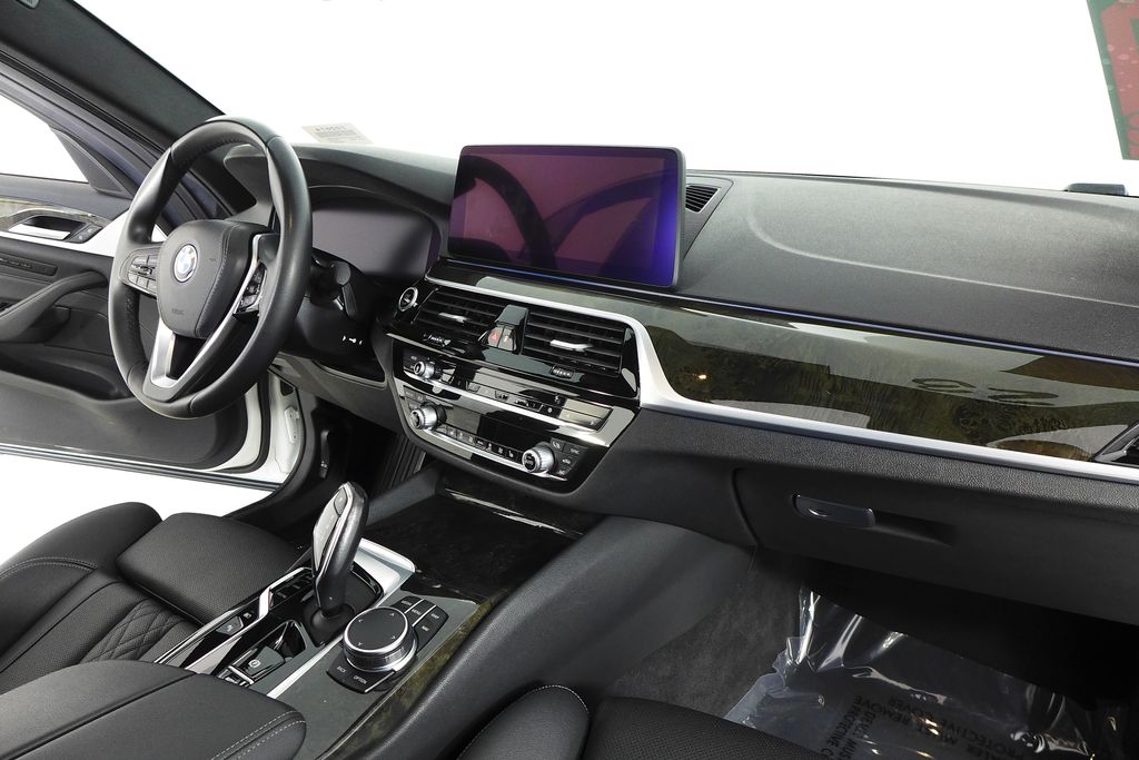Thumbnail: 2023 BMW 5 Series - 13