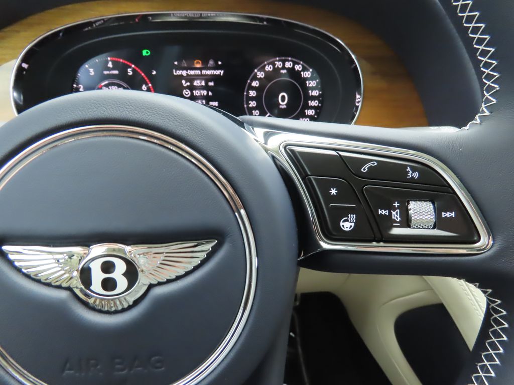 Thumbnail: 2025 Bentley Bentayga - 12