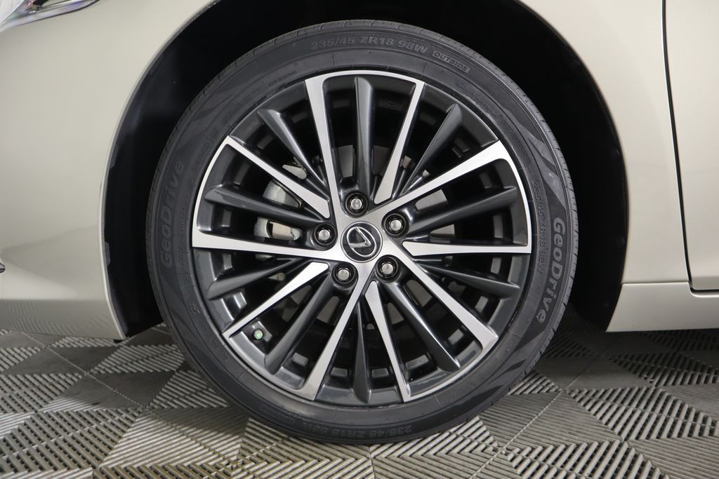 2024 Lexus ES Hybrid 300h 30