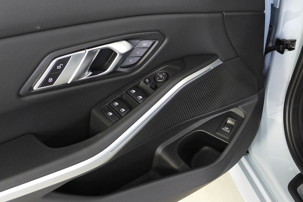 Thumbnail: 2023 BMW 3 Series - 12