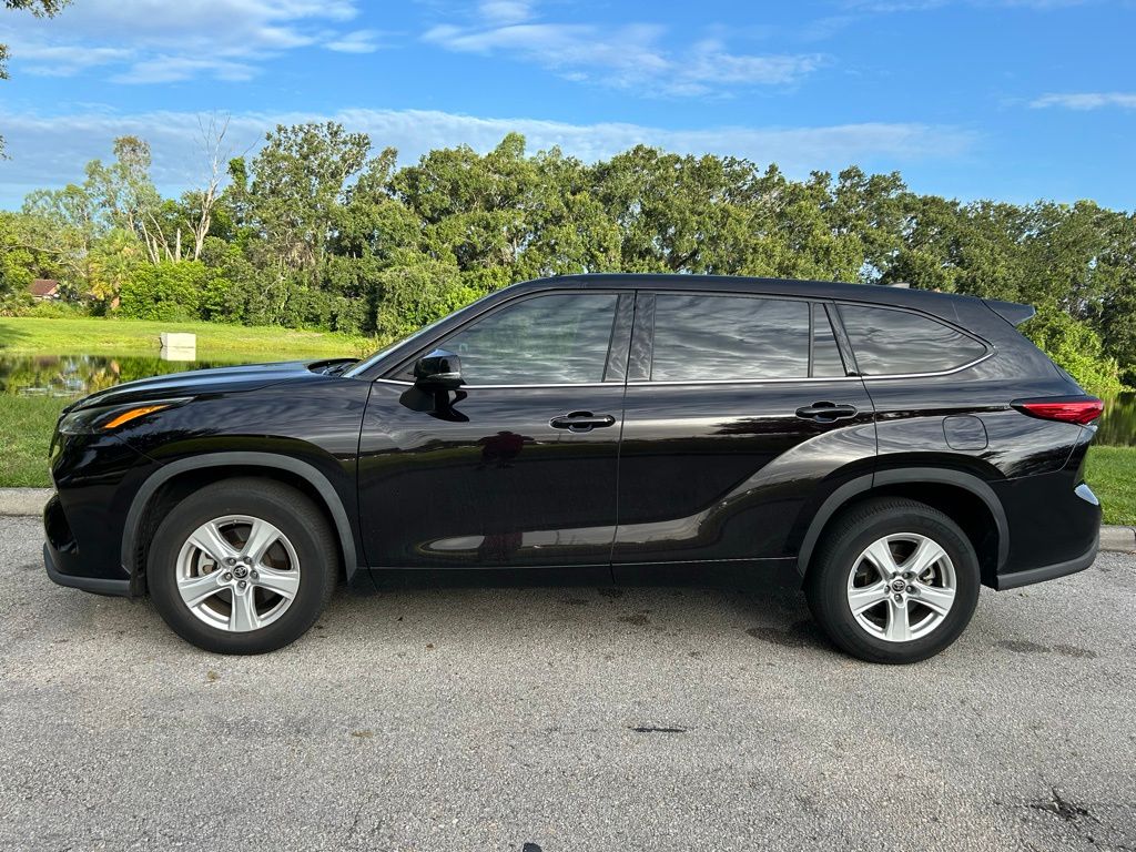 Thumbnail: 2022 Toyota Highlander - 2