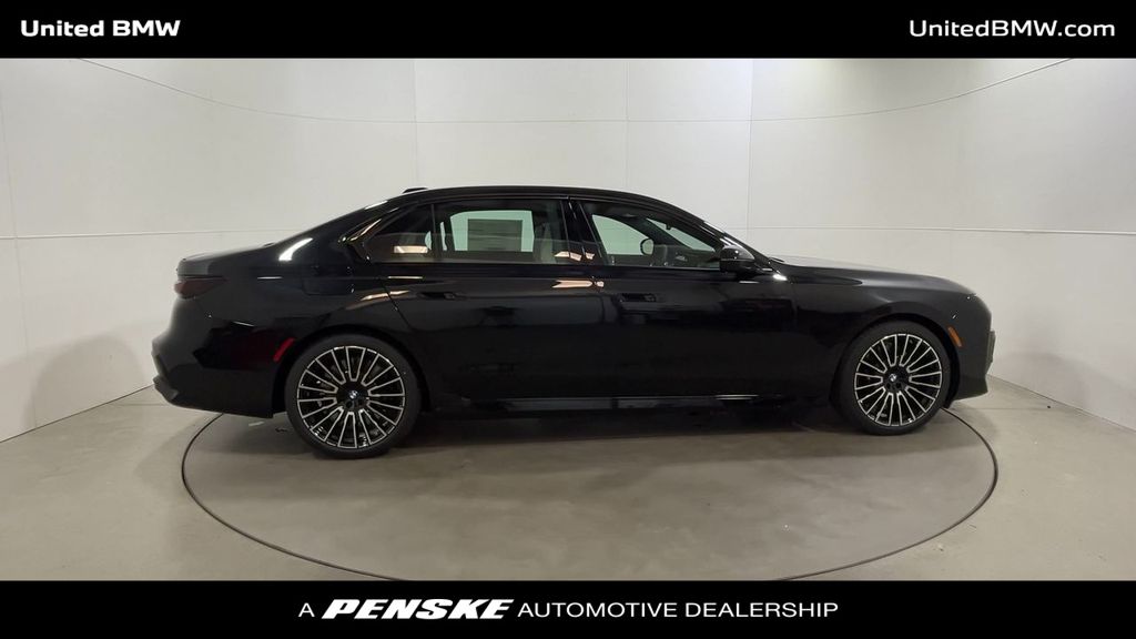 Thumbnail: 2025 BMW 7 Series - 9